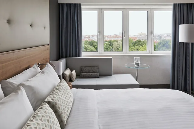 Superior, King Bed, Park View, Vienna Marriott Hotel 4/10