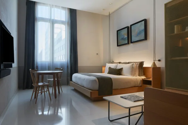 جناح بريميوم بسرير كينج، Umbral, Curio Collection by Hilton 3/9