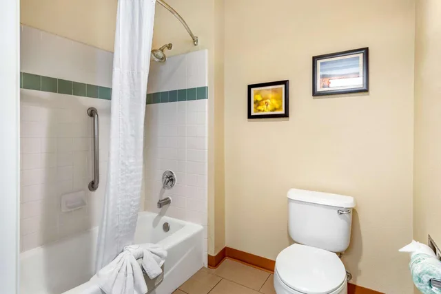 جناح بسرير كينج بشرفة، Comfort Inn & Suites Lancaster Antelope Valley 2/3
