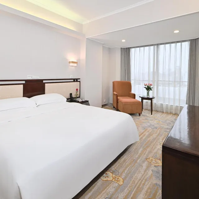 Indulgence, Style, King Bed, Panoramic Floor، Guangdong Hotel Zhuhai Ex Guangdong Regency 2/3