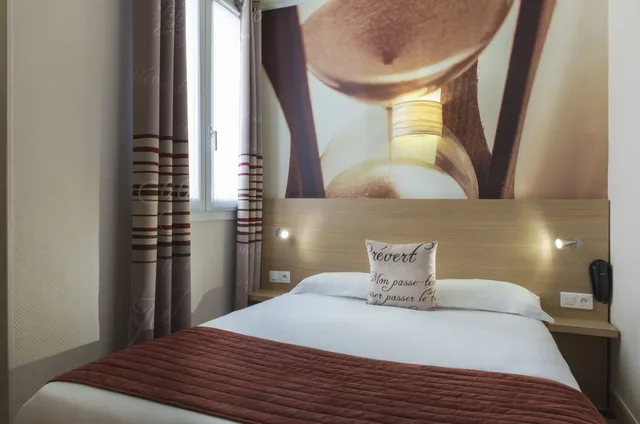 Adjoining, 2 Double Beds, Ariane Montparnasse 8/10