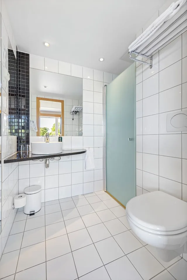 Family, 1 Double and 2 Bunk Beds، Home Hotel Grimstad 7/7