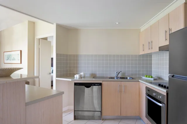 2 Bedrooms, Spa, Suite, King and Twin Beds, Pool View, Mantra on Salt Beach Kingscliff 6/6