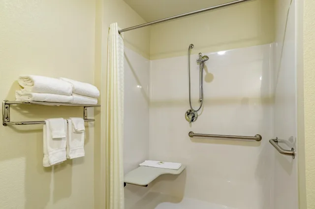 غرفة بسرير كينج لذوي الإعاقة، Cobblestone Inn & Suites - Bridgeport 4/7
