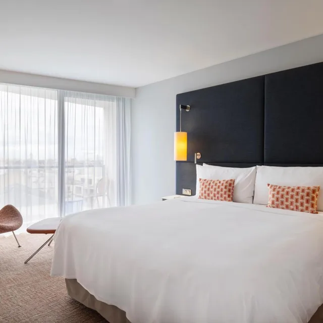 غرفة بريستيج بإطلالة على الحديقة بشرفة، Renaissance Paris Arc de Triomphe Hotel 1/10
