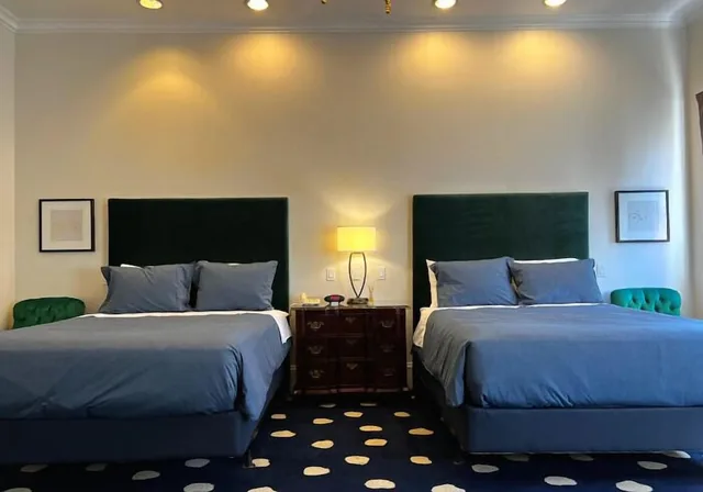 غرفة بسريرين كوين، The Sterling Hotel 3/10