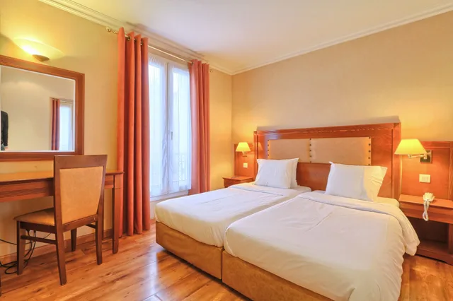 Classic, Triple, 3 Beds, 121 Hotel Paris 1/3