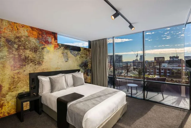 Queen Bed, with View, Terrace, Kennigo Hotel Brisbane 1/6
