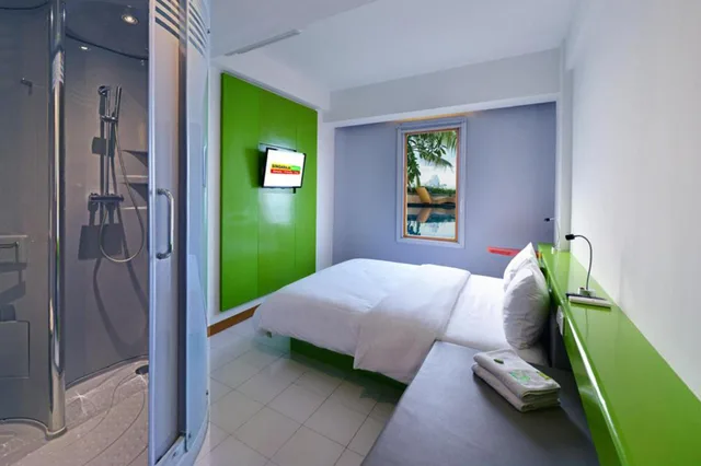 غرفة بسرير مزدوج أو سريرين منفصلين بإطلالة على المسبح، Singaraja Hotel 1/2