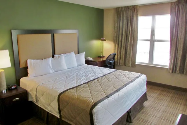غرفة تنفيذية بسرير كينج بغرفة نوم واحدة، Extended Stay America - Memphis - Wolfchase Galleria 1/3