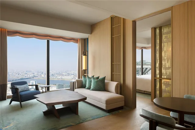 جناح ركني بسرير كينج وسريرين كوين بغرفتي نوم، Waldorf Astoria Osaka 1/2