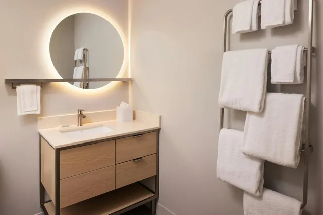 جناح بسرير كينج بغرفة نوم واحدة مع أريكة، TownePlace Suites by Marriott Mankato 4/4