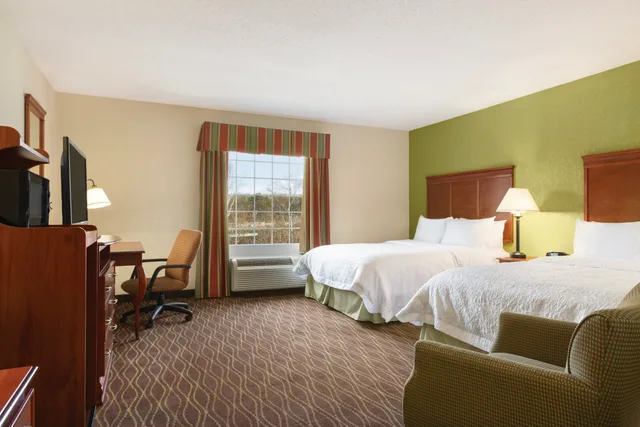 غرفة بسريرين كوين، Hampton Inn & Suites Greenfield 3/7
