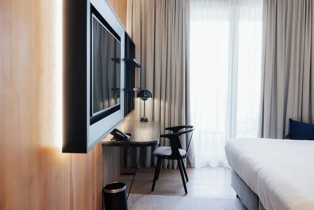 غرفة ديلوكس بسرير كوين بشرفة، Steigenberger Hotel And Spa Krems 3/4