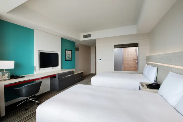 غرفة بسريرين منفصلين بإطلالة على البحر، Hilton Okinawa Chatan Resort 4/7