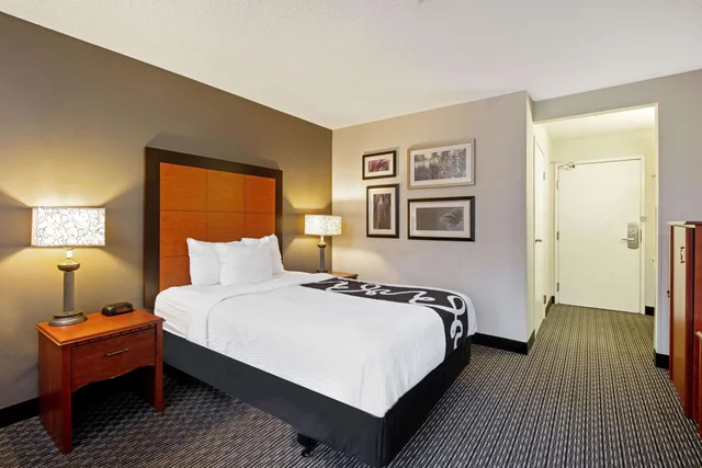 غرفة بسرير مزدوج لذوي الإعاقة، La Quinta Inn And Suites By Wyndham Harrisburg Airport Hershey 2/3