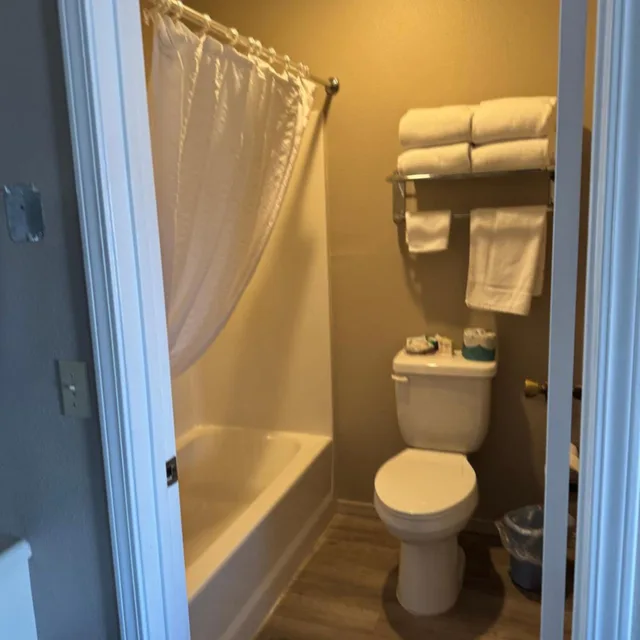 غرفة قياسية بسرير كوين، Bayview Inn 4/5