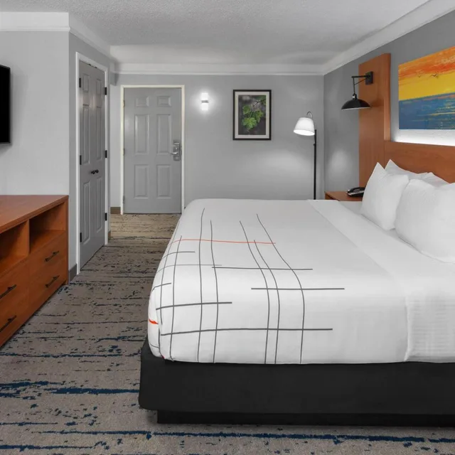غرفة ديلوكس بسرير كينج، La Quinta Inn Champaign 3/9