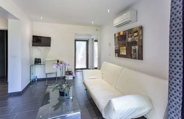 جناح بسرير كوين، Villa Hippocampe 1/4