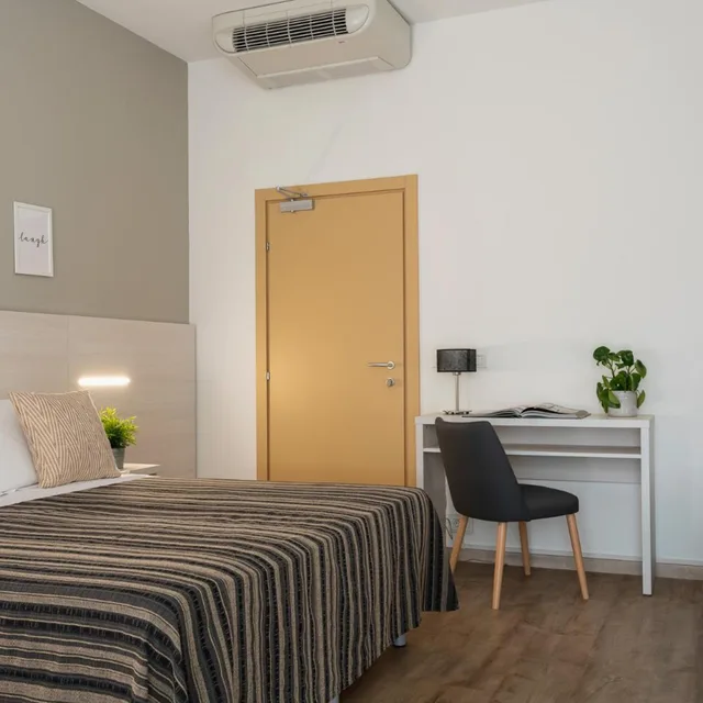 غرفة قياسية ثلاثية، Club Hotel 3/8