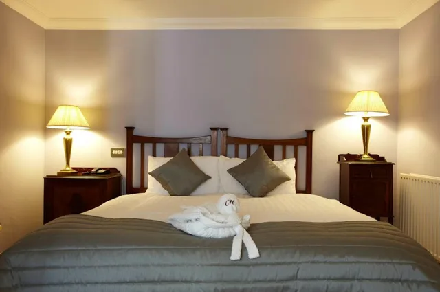 جناح، Cantley House Hotel 1/2