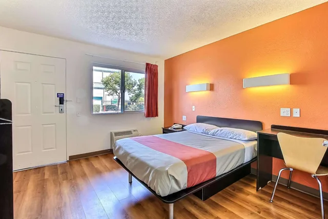 غرفة ديلوكس بسرير كوين، Motel6 Campbell, CA - San Jose 5/8