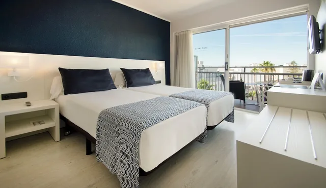 غرفة بسرير مزدوج بإطلالة على المسبح، Catalonia del Mar - Adults Only 2/5