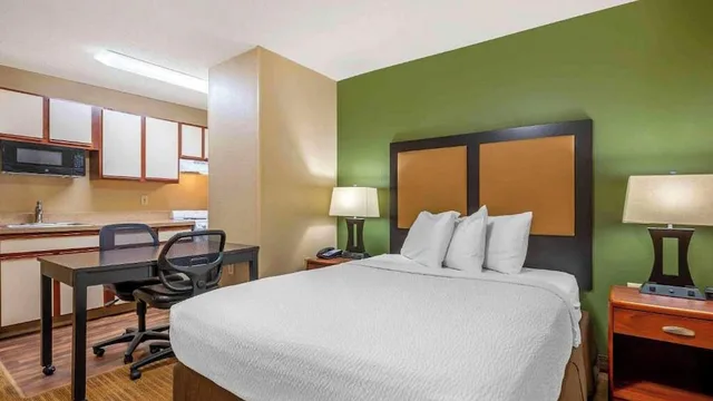 1 Queen Bed - Mobil Access Tub Nsmk Kitchen، Studio 6 Extended stay Florence, KY - Meijer Dr./Cincinnati 5/10