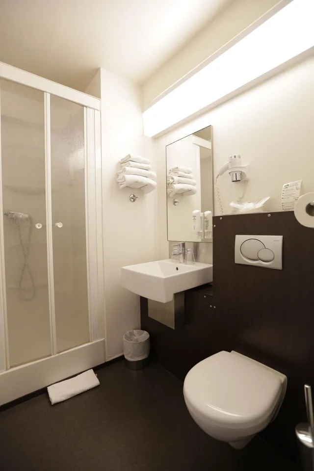 غرفة رباعية، Hotel Au Petit Caporal 4/9