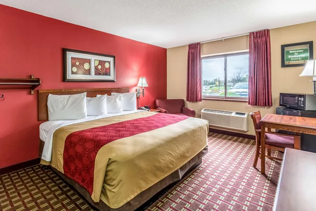 Upgrade, King Bed، Econo Lodge Shelbyville KY 2/5
