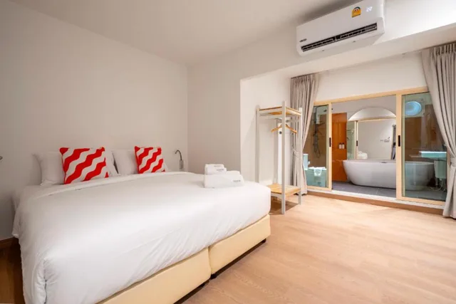 Deluxe, No Window, Bathtub، Horange Phuket Town 1/4