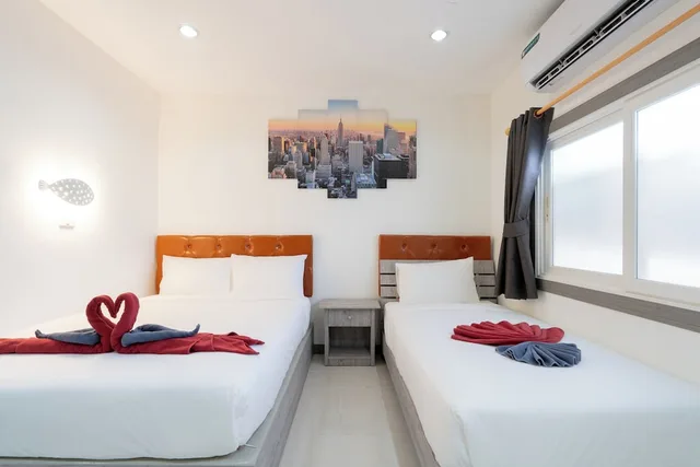 Deluxe, Squareone Hostel 4/10