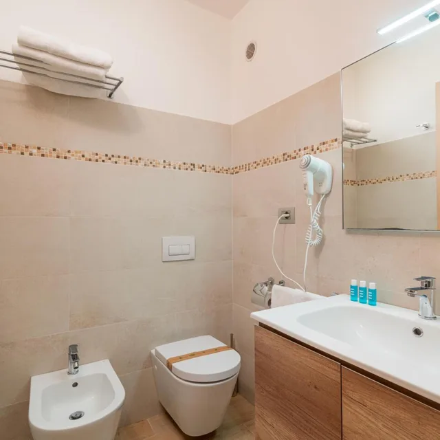 غرفة اقتصادية، Hotel Portoconte 2/2
