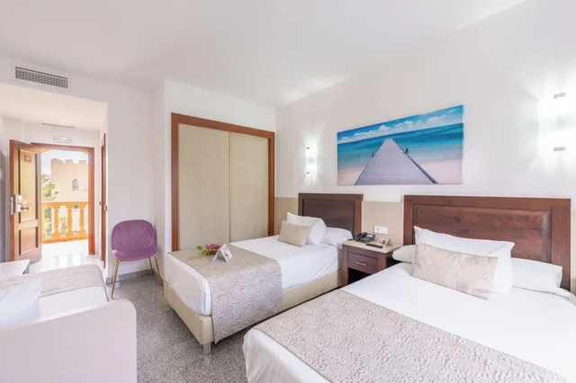 Standard, Triple, Hotel Plaza del Castillo 1/5