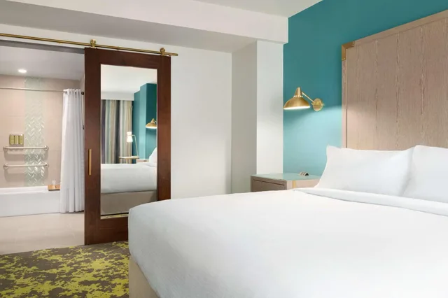 جناح بشرفة بغرفة نوم واحدة، Embassy Suites By Hilton Boulder 1/3