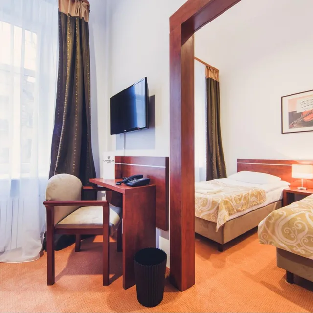 جناح، Hotel Chmielna 5/7