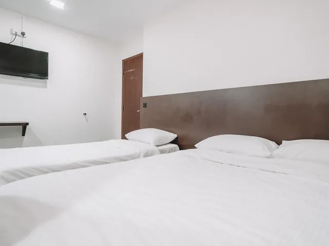 Superior, Triple, Double Bed, No Window، A Hotel Desker 2/2