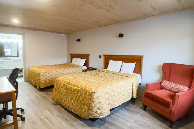 غرفة بسريرين كوين بإطلالة على النهر، Tennessee Mountain Lodge Riverside by OYO 3/7