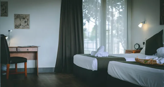 كوخ بسريرين كوين، Darwin Resort 1/2