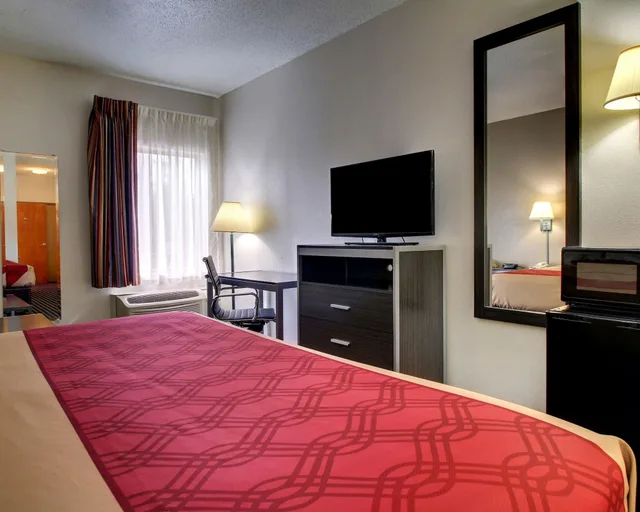 غرفة بسرير كينج، Econo Lodge Inn & Suites Diamondhead 3/5