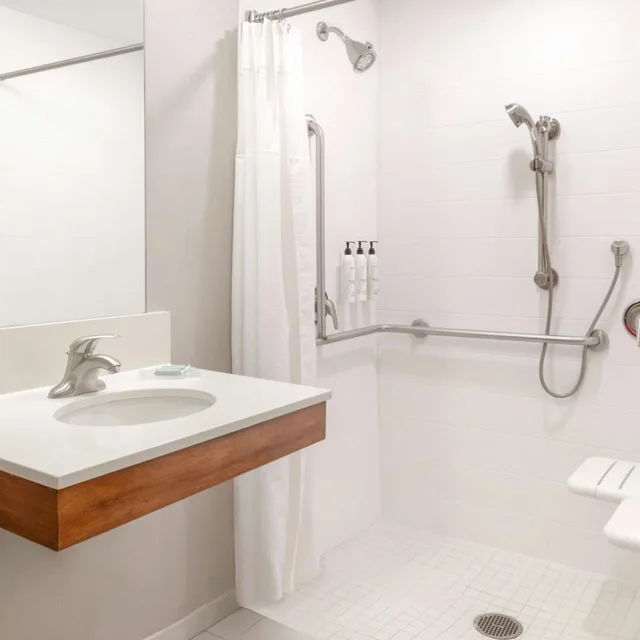 جناح بسرير كينج مع سرير سحّاب إضافي مع أريكة، SpringHill Suites Detroit Auburn Hills 5/9
