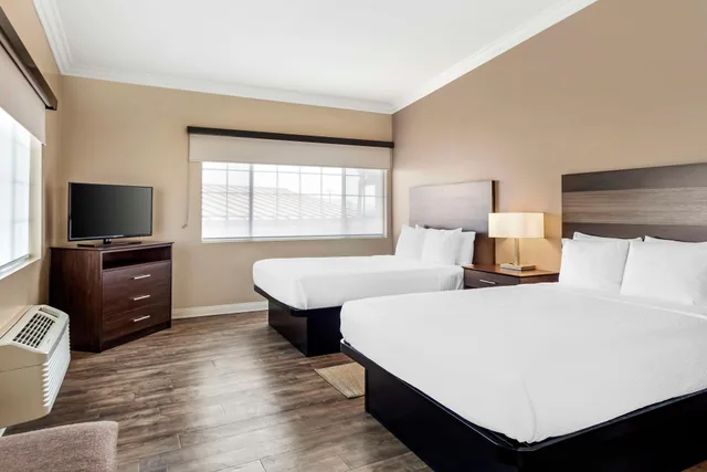 Upstairs, 2 Queen Beds, Large، Best Western China Lake Inn 4/8