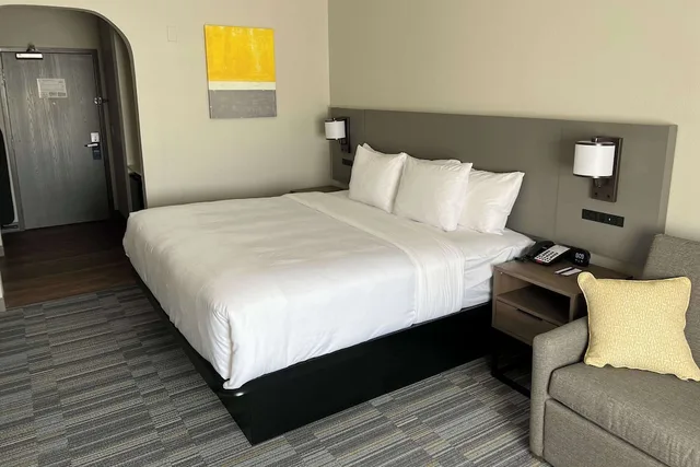 غرفة بسرير كينج لذوي الإعاقة، Comfort Inn and Suites Lubbock TX 1/4