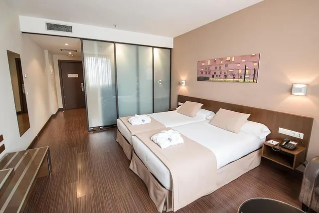 غرفة بسريرين منفصلين لذوي الإعاقة، Hotel Abad San Antonio 2/4