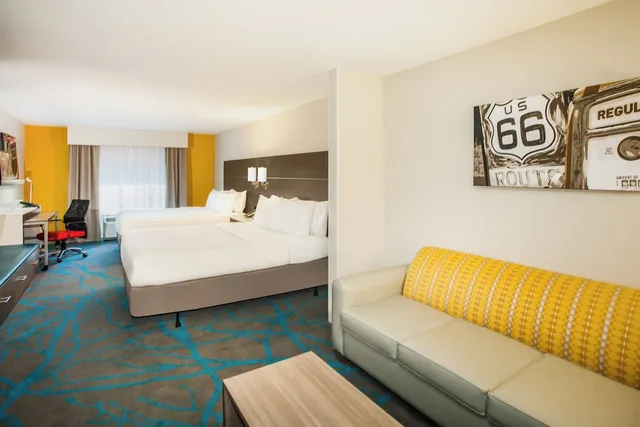 جناح بسريرين منفصلين لذوي الإعاقة، Holiday Inn Express Suites Litchfield West 1/2