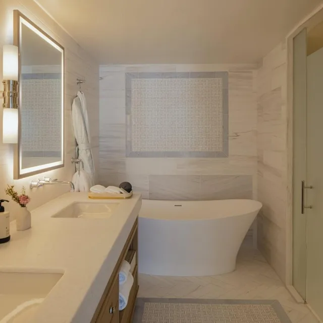 Room, Queen Bed, City View, Regent Santa Monica Beach 3/8
