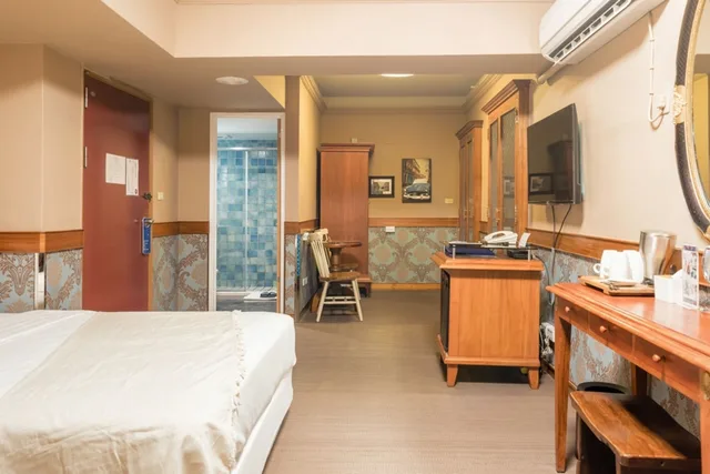 غرفة قياسية ثلاثية بسرير مزدوج وسرير فردي، Hotel de Trianon 9/10