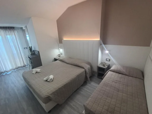 غرفة سوبيريور ثلاثية بإطلالة على البحر، Hotel Cannes 2/7