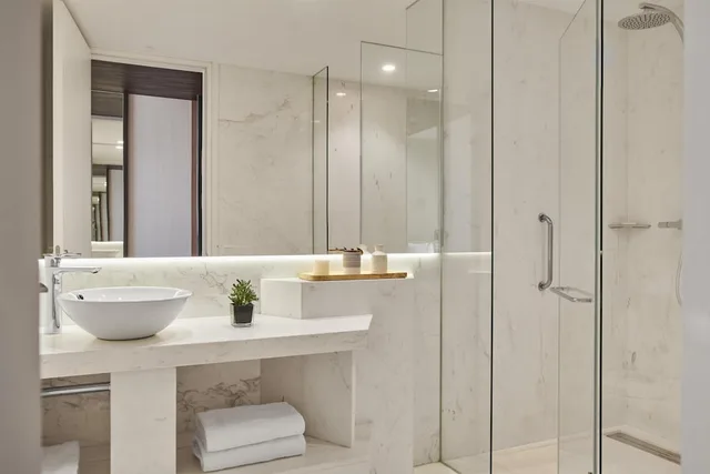 جناح بشرفة، Hyatt Centric Gran Via Madrid 7/8