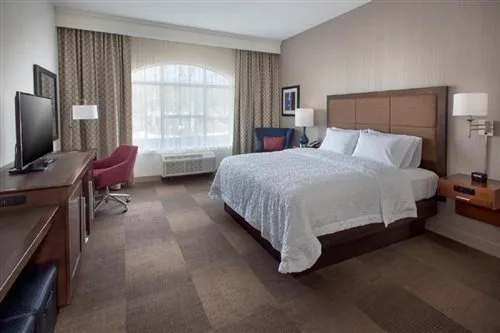 Room, King Bed, Bathtub, Accessible, Hampton By Hilton New Paltz 1/2